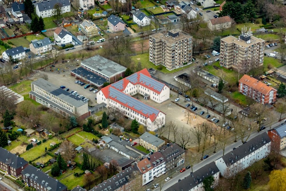 Luftaufnahme Bottrop - Schulgebäude der Albert-Schweitzer-Grundschule an der Prosperstraße in Bottrop im Bundesland Nordrhein-Westfalen, Deutschland
