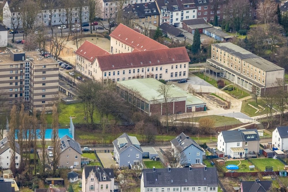 Luftaufnahme Bottrop - Schulgebäude der Albert-Schweitzer-Grundschule an der Prosperstraße in Bottrop im Bundesland Nordrhein-Westfalen, Deutschland