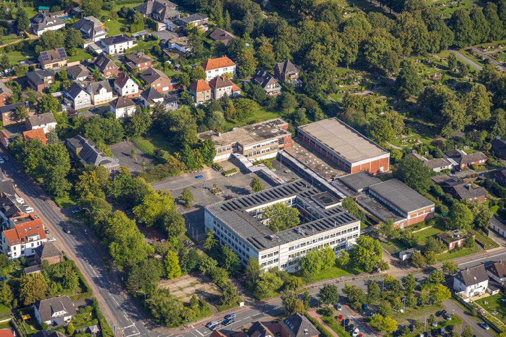 Luftaufnahme Beckum - Schulgebäude Albertus-Magnus-Gymnasium in Beckum im Bundesland Nordrhein-Westfalen, Deutschland