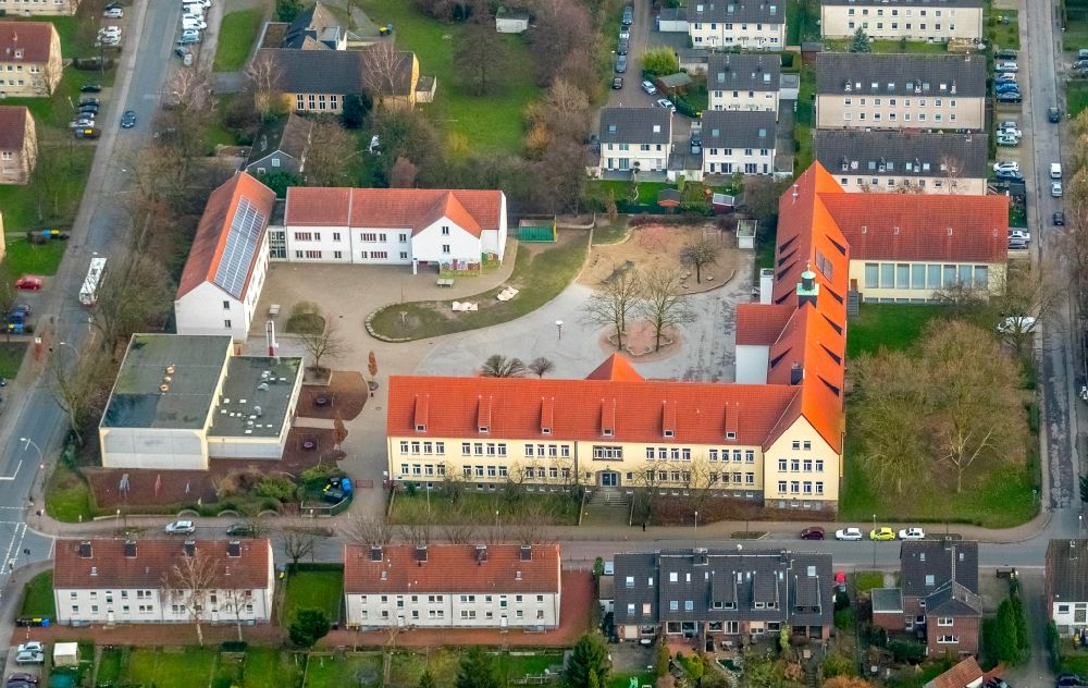 Luftaufnahme Gladbeck - Schulgebäude der Antonius-Schule in der Märkerstraße im Ortsteil Brauck in Gladbeck im Bundesland Nordrhein-Westfalen, Deutschland