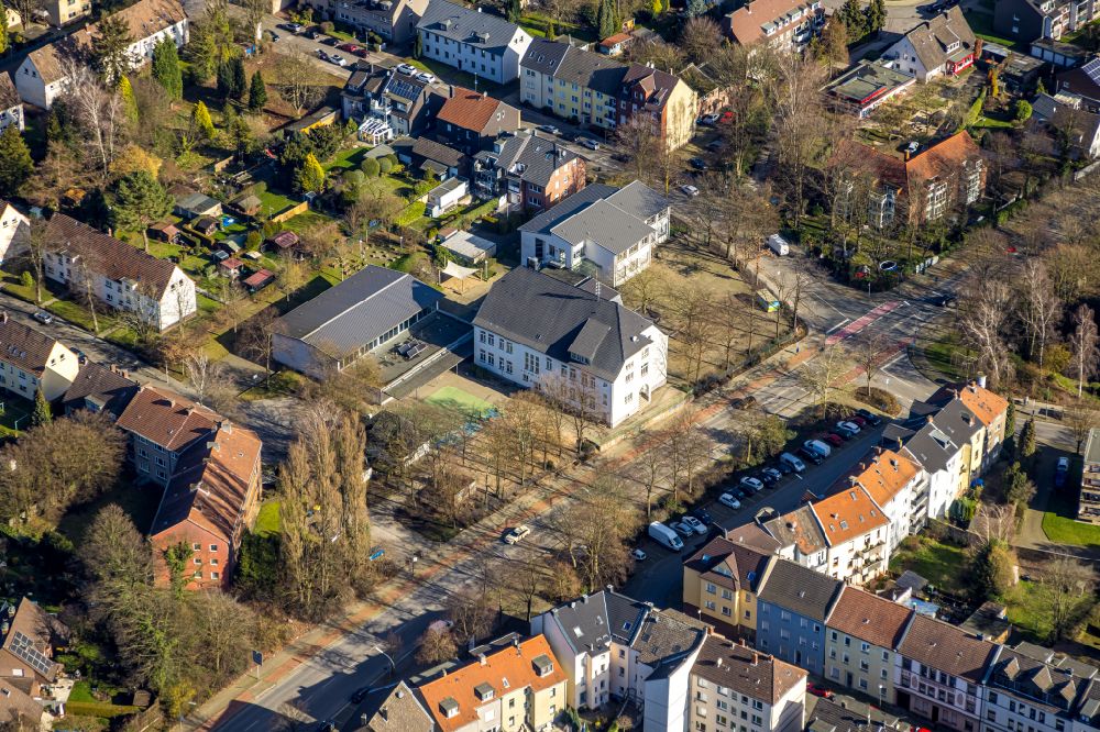 Gelsenkirchen von oben - Schulgebäude Astrid-Lindgren-Schule im Ortsteil Erle in Gelsenkirchen im Bundesland Nordrhein-Westfalen, Deutschland