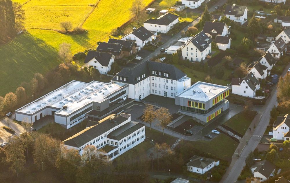 Luftbild Attendorn - Schulgebäude des Berufskolleg des Kreises Olpe in Attendorn im Bundesland Nordrhein-Westfalen, Deutschland