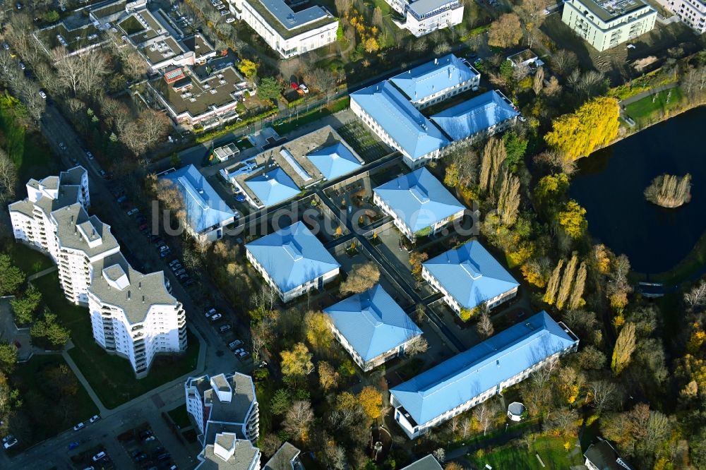 Luftbild Berlin - Schulgebäude der Bettina-von-Arnim-Schule im Ortsteil Märkisches Viertel in Berlin, Deutschland