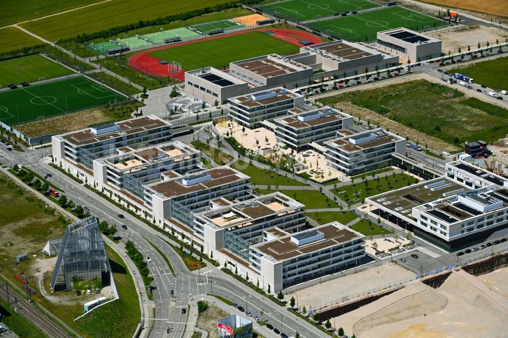 München von oben - Schulgebäude am Bildungscampus Freiham in München im Bundesland Bayern, Deutschland