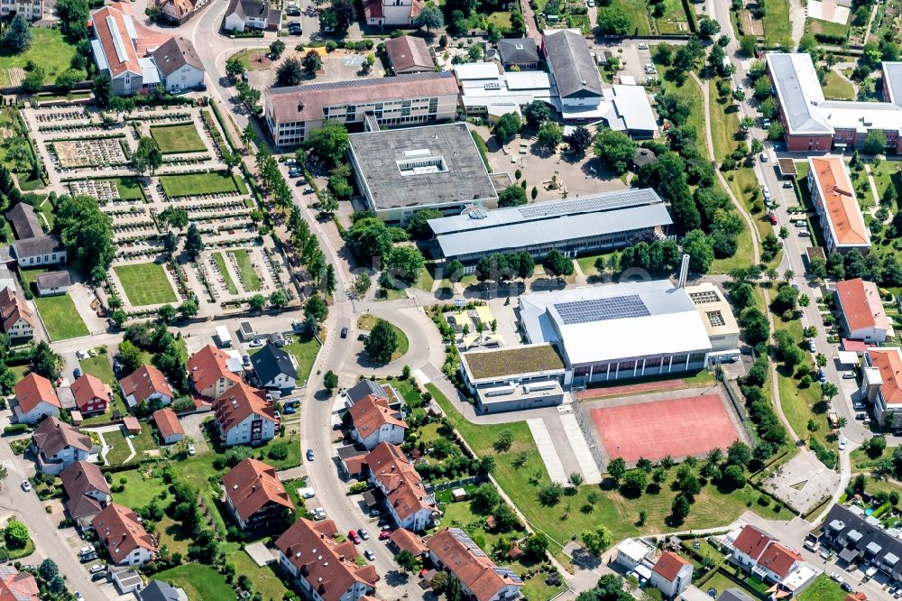 Friesenheim aus der Vogelperspektive: Schulgebäude der Bildungszentrum Friesenheim in Friesenheim im Bundesland Baden-Württemberg, Deutschland