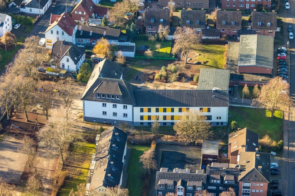 Luftaufnahme Dorsten - Schulgebäude Bonifatiusschule im Ortsteil Holsterhausen in Dorsten im Bundesland Nordrhein-Westfalen, Deutschland