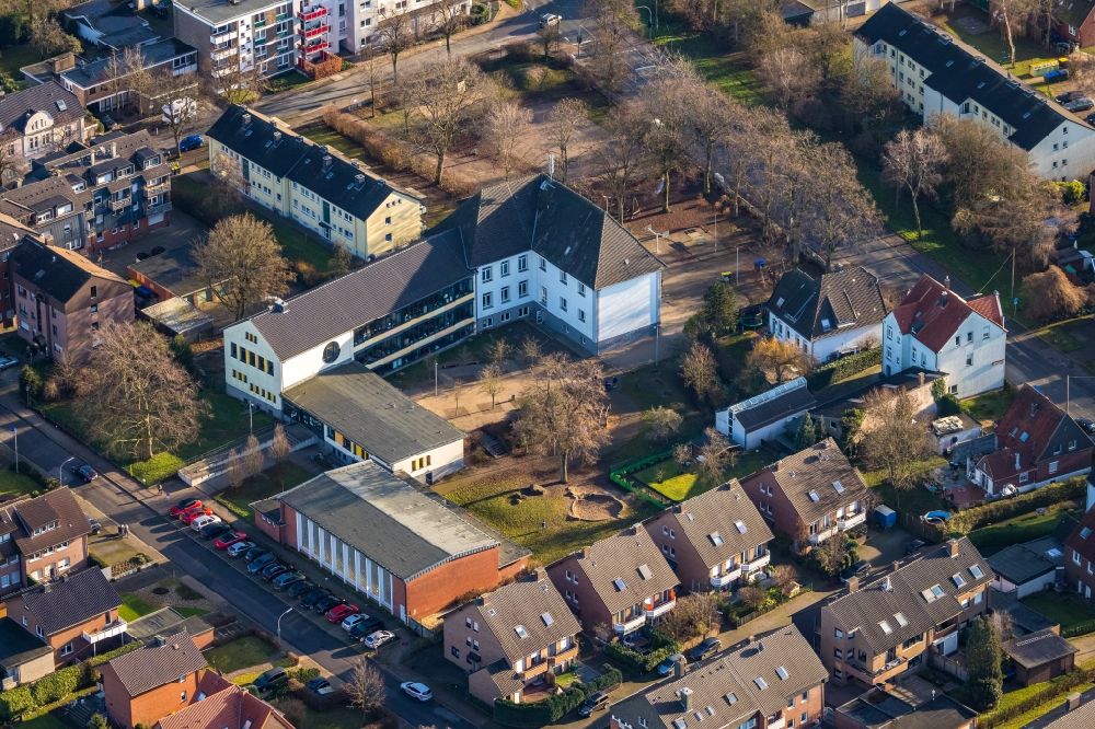 Dorsten von oben - Schulgebäude Bonifatiusschule im Ortsteil Holsterhausen in Dorsten im Bundesland Nordrhein-Westfalen, Deutschland