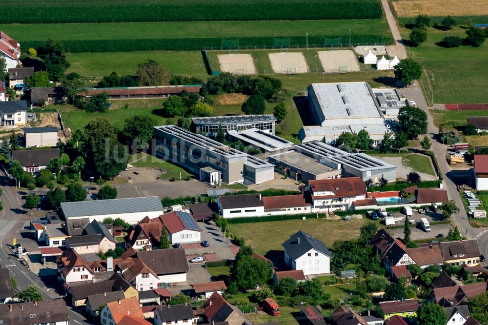 Luftaufnahme Schwanau - Schulgebäude der Bärbel von Ottenheim in Schwanau im Bundesland Baden-Württemberg, Deutschland