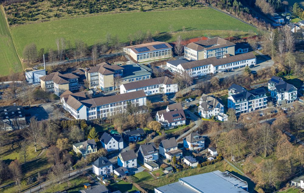 Luftbild Eslohe (Sauerland) - Schulgebäude der Christine-Koch-Hauptschule Eslohe und der Realschule Eslohe in Eslohe (Sauerland) im Bundesland Nordrhein-Westfalen, Deutschland