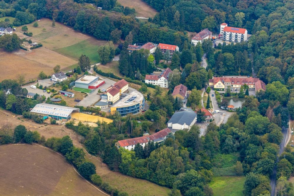 Luftaufnahme Velbert - Schulgebäude der Christliche Gesamtschule Bleibergquelle an der Bleibergstraße in Velbert im Bundesland Nordrhein-Westfalen, Deutschland