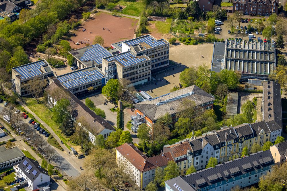 Luftbild Herne - Schulgebäude der der Mont-Cenis-Gesamtschule in Herne im Bundesland Nordrhein-Westfalen, Deutschland