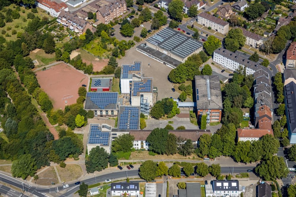 Herne von oben - Schulgebäude der der Mont-Cenis-Gesamtschule an der Mont-Cenis-Straße in Herne im Bundesland Nordrhein-Westfalen, Deutschland