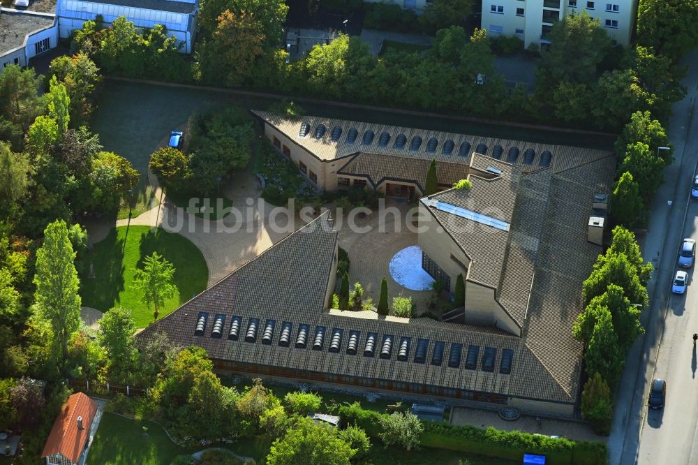 Luftbild München - Schulgebäude der an der Pfingstrosenstraße im Ortsteil Hadern in München im Bundesland Bayern, Deutschland