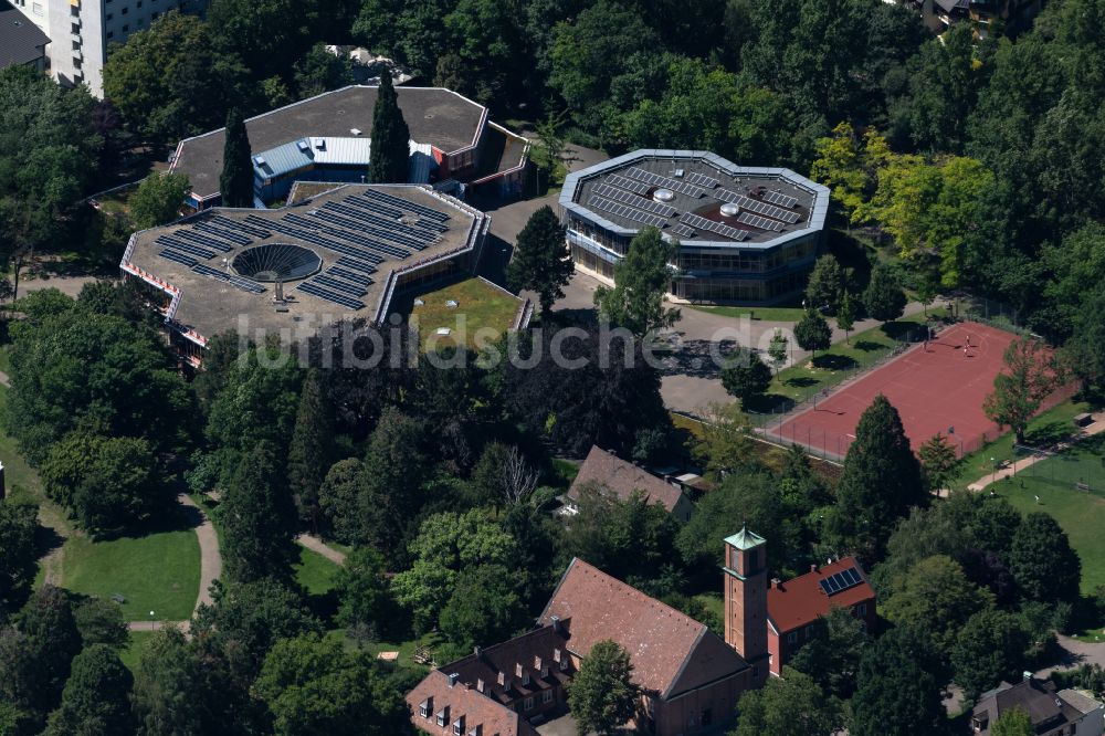 Freiburg im Breisgau von oben - Schulgebäude des Deutsch-Französisches Gymnasium Freiburg in Freiburg im Breisgau im Bundesland Baden-Württemberg, Deutschland