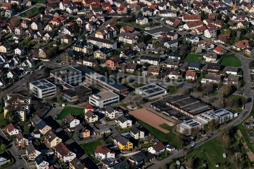 Herbolzheim von oben - Schulgebäude der Emil Dörre Schule und Breisgau Halle in Herbolzheim im Bundesland Baden-Württemberg, Deutschland