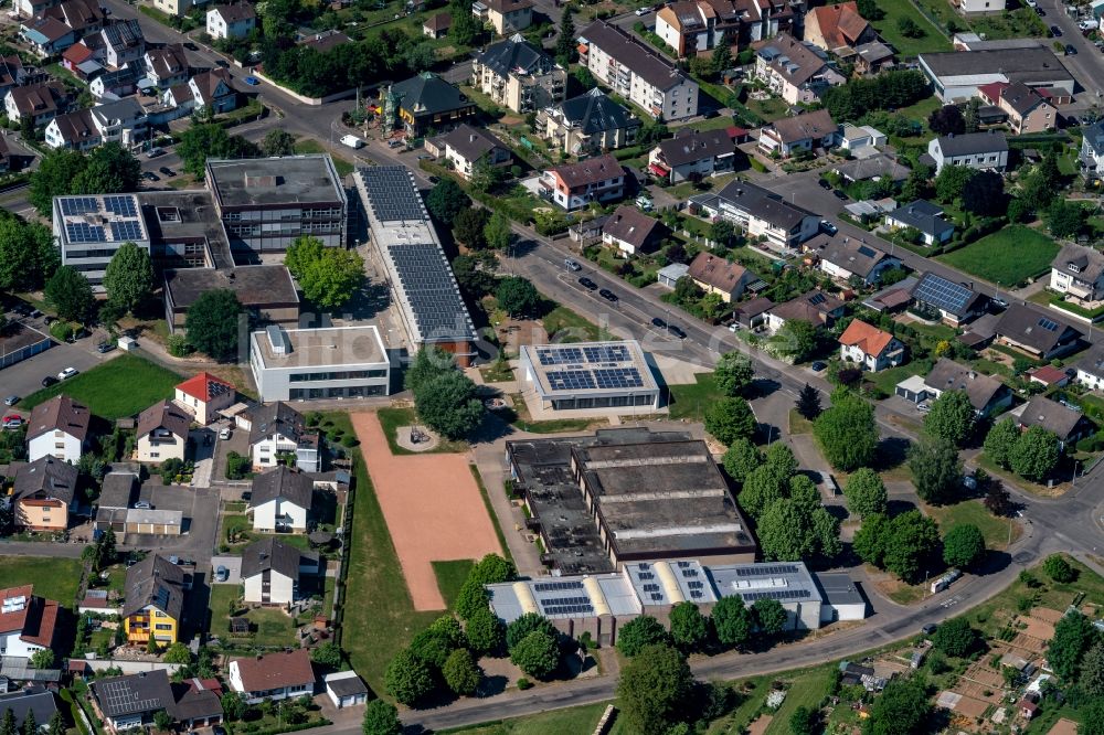 Herbolzheim von oben - Schulgebäude der Emil Dörre Schule und Breisgau Halle in Herbolzheim im Bundesland Baden-Württemberg, Deutschland