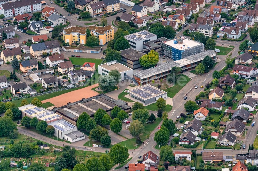 Luftaufnahme Herbolzheim - Schulgebäude der Emil Dörre Schule und Breisgau Halle in Herbolzheim im Bundesland Baden-Württemberg, Deutschland