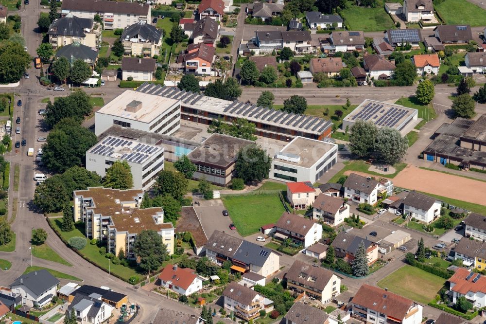 Luftaufnahme Herbolzheim - Schulgebäude der Emil Dörre Schule und Breisgau Halle in Herbolzheim im Bundesland Baden-Württemberg, Deutschland