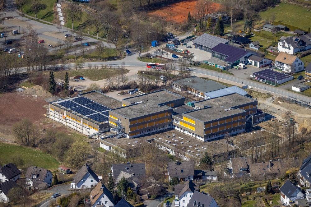 Luftaufnahme Fredeburg - Schulgebäude Erich Kästner-Realschule in Fredeburg im Bundesland Nordrhein-Westfalen, Deutschland