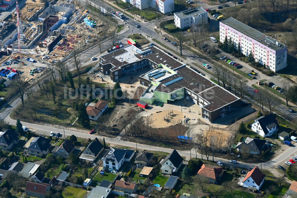 Luftbild Bernau - Schulgebäude Evangelischen Grundschule in Bernau im Bundesland Brandenburg, Deutschland