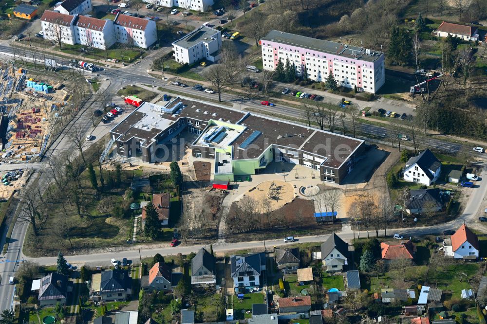 Luftaufnahme Bernau - Schulgebäude Evangelischen Grundschule in Bernau im Bundesland Brandenburg, Deutschland