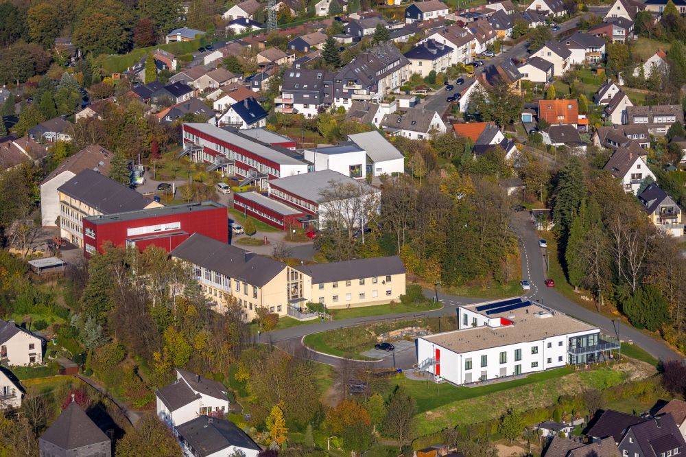 Luftbild Arnsberg - Schulgebäude der Franz-Joseph-Koch-Schule HSK Förderschule für und der Schule Mariannhill in Arnsberg im Bundesland Nordrhein-Westfalen, Deutschland