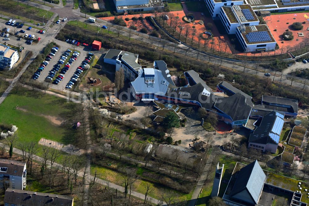 Luftaufnahme Karlsruhe - Schulgebäude Freie Waldorfschule in Karlsruhe im Bundesland Baden-Württemberg, Deutschland