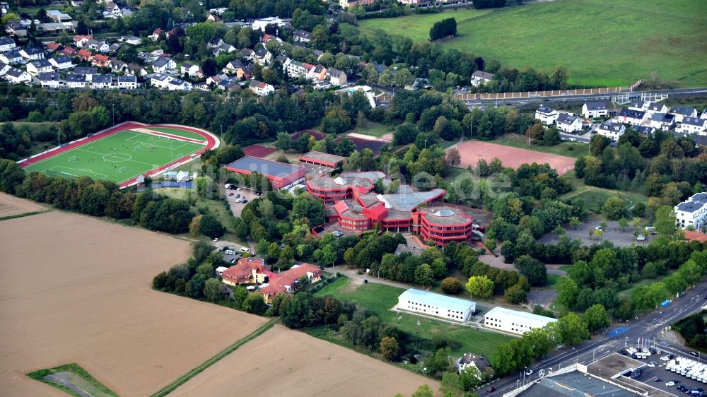 Bonn aus der Vogelperspektive: Schulgebäude der Gesamtschule Bonn-Beuel im Ortsteil Pützchen in Bonn im Bundesland Nordrhein-Westfalen, Deutschland