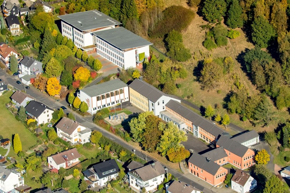 Eiserfeld aus der Vogelperspektive: Schulgebäude der Gesamtschule Eiserfeld am Hengsberg in Eiserfeld im Bundesland Nordrhein-Westfalen