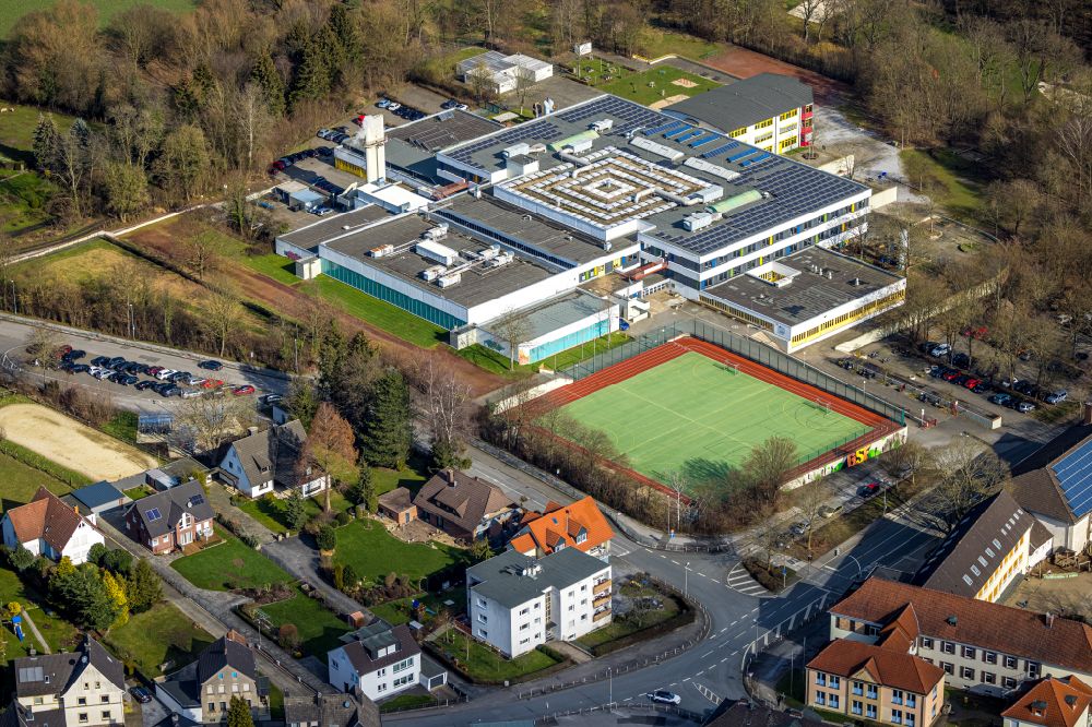Fröndenberg/Ruhr von oben - Schulgebäude der Gesamtschule Fröndenberg Im Wiesengrund in Fröndenberg/Ruhr im Bundesland Nordrhein-Westfalen, Deutschland