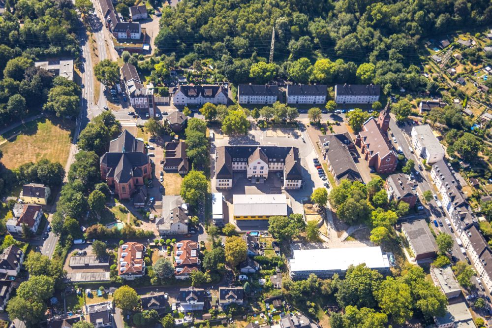 Luftaufnahme Essen - Schulgebäude der GGS Schillerschule Essen und Johann Michael Sailer Schule in Essen im Bundesland Nordrhein-Westfalen, Deutschland