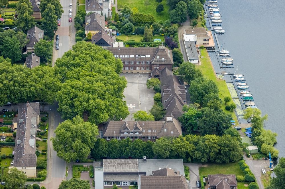 Luftbild Duisburg - Schulgebäude der GGS Am See Am See in Duisburg im Bundesland Nordrhein-Westfalen, Deutschland