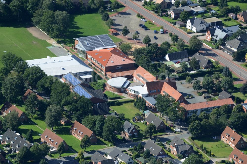 Eggebek aus der Vogelperspektive: Schulgebäude der Grund- u. Hauptschule in Eggebek im Bundesland Schleswig-Holstein