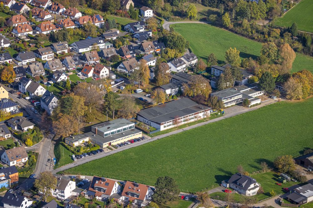 Hagen aus der Vogelperspektive: Schulgebäude Grundschule Berchum-Garenfeld in Berchum im Bundesland Nordrhein-Westfalen, Deutschland