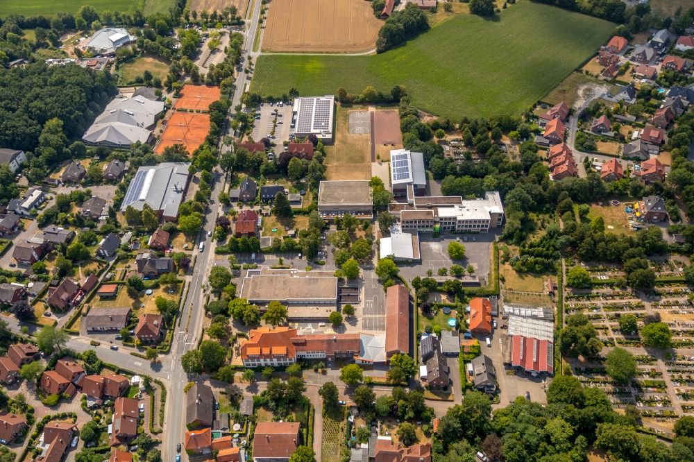 Luftaufnahme Everswinkel - Schulgebäude der Grundschule Everswinkel in Everswinkel im Bundesland Nordrhein-Westfalen, Deutschland