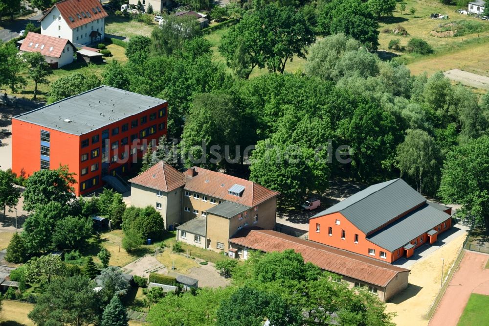 Luftaufnahme Damsdorf - Schulgebäude der Grundschule Am Fenn in Damsdorf im Bundesland Brandenburg, Deutschland