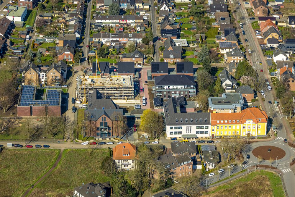 Luftaufnahme Rees - Schulgebäude der Grundschule und Heilpädagogisches Zentrum in Rees im Bundesland Nordrhein-Westfalen
