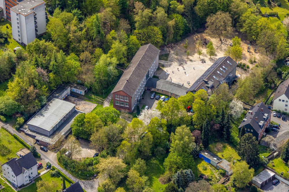 Herbede von oben - Schulgebäude der Grundschule in Herbede im Bundesland Nordrhein-Westfalen, Deutschland
