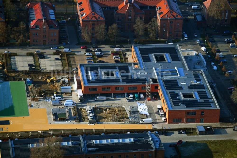 Luftbild Potsdam - Schulgebäude der Grundschule am Jungfernsee an der Fritz-von-der-Lancken-Straße - Graf-von-Schwerin-Straße in Potsdam im Bundesland Brandenburg, Deutschland
