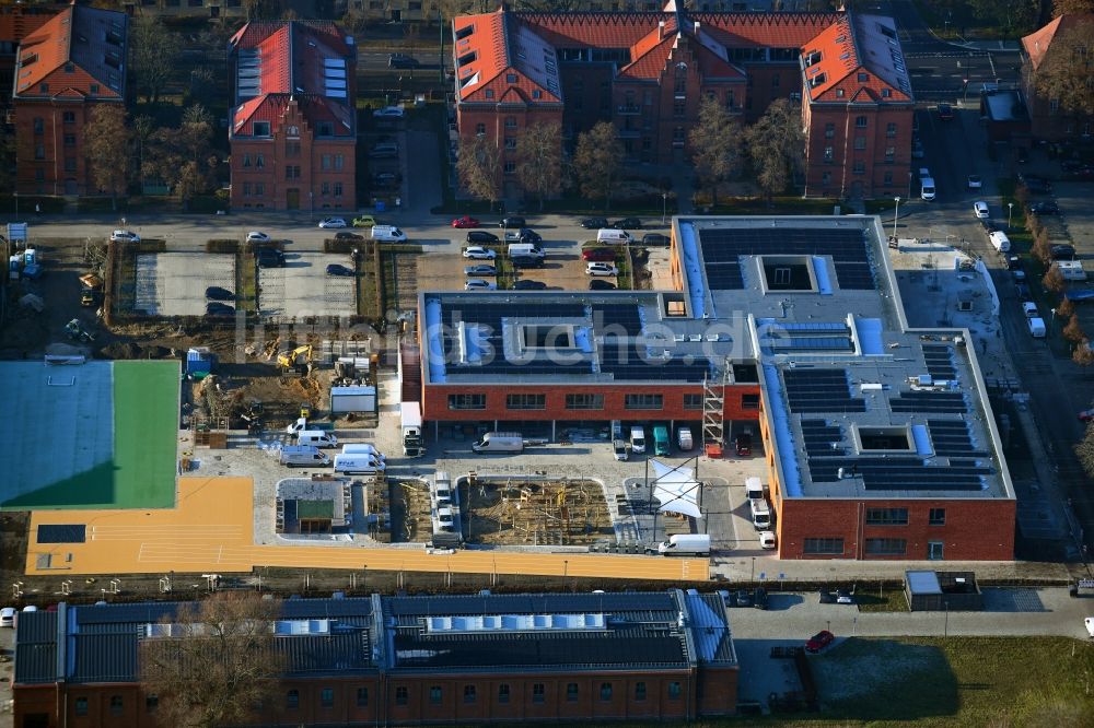 Luftaufnahme Potsdam - Schulgebäude der Grundschule am Jungfernsee an der Fritz-von-der-Lancken-Straße - Graf-von-Schwerin-Straße in Potsdam im Bundesland Brandenburg, Deutschland