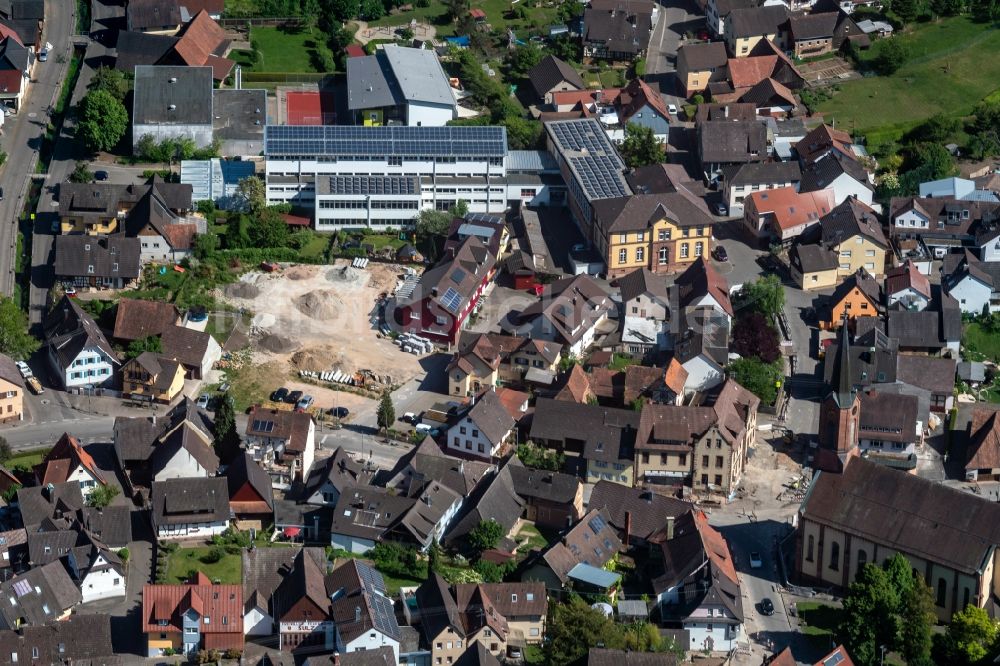 Luftaufnahme Sulz - Schulgebäude der Grundschule und Kindergarten in Sulz bei Lahr im Bundesland Baden-Württemberg, Deutschland