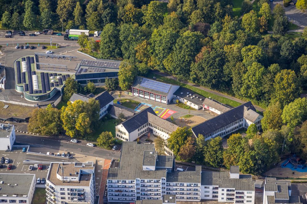 Luftaufnahme Kreuztal - Schulgebäude der Grundschule Kreuztal in Kreuztal im Bundesland Nordrhein-Westfalen