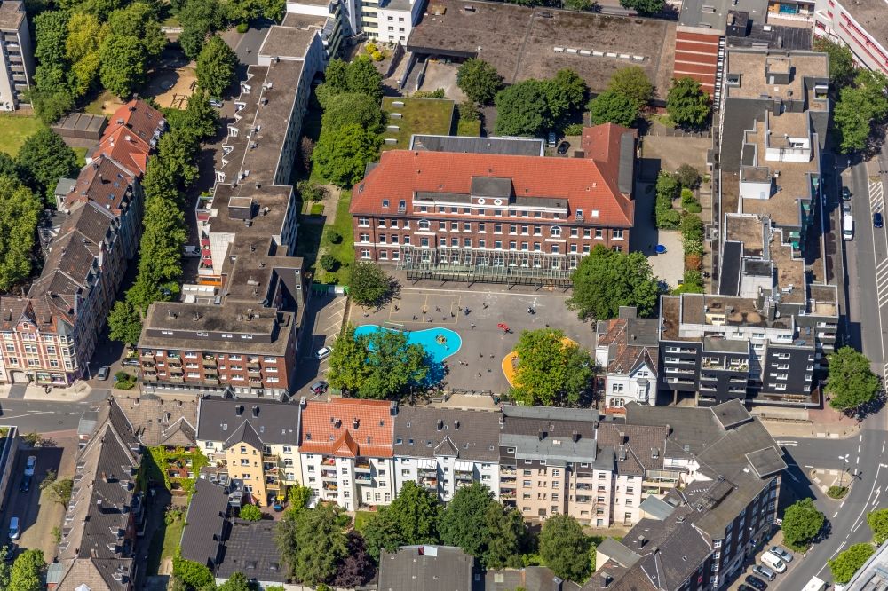 Herne aus der Vogelperspektive: Schulgebäude der Grundschule Kunterbunt in Herne im Bundesland Nordrhein-Westfalen, Deutschland