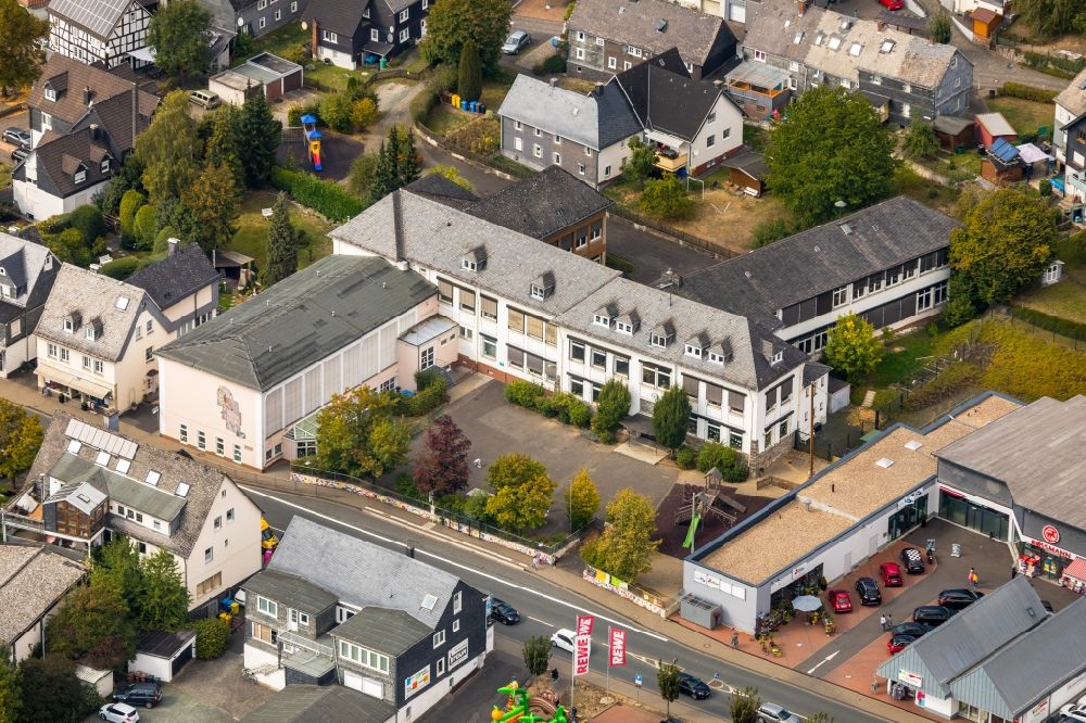 Luftaufnahme Neunkirchen - Schulgebäude der Grundschule Neunkirchen in Neunkirchen im Bundesland Nordrhein-Westfalen, Deutschland