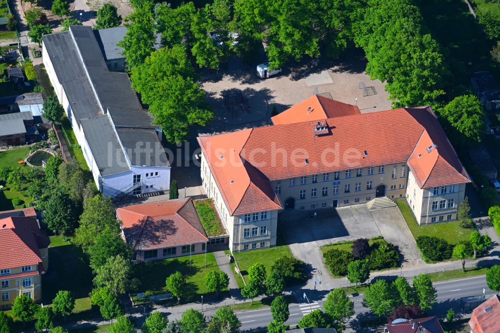 Biesenthal aus der Vogelperspektive: Schulgebäude Grundschule Am Pfefferberg in Biesenthal im Bundesland Brandenburg, Deutschland