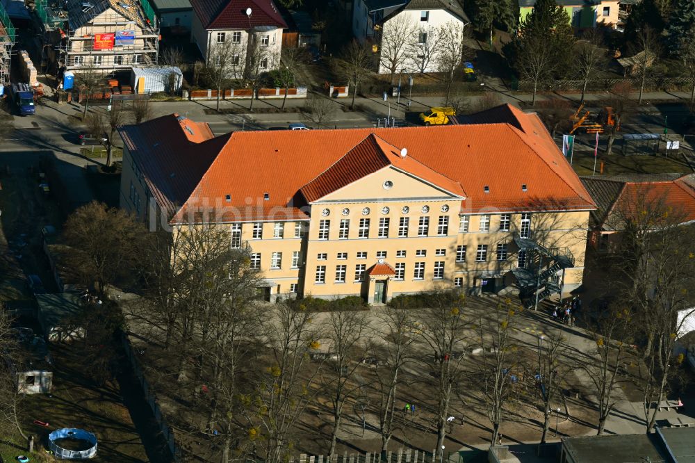 Luftaufnahme Biesenthal - Schulgebäude Grundschule Am Pfefferberg in Biesenthal im Bundesland Brandenburg, Deutschland