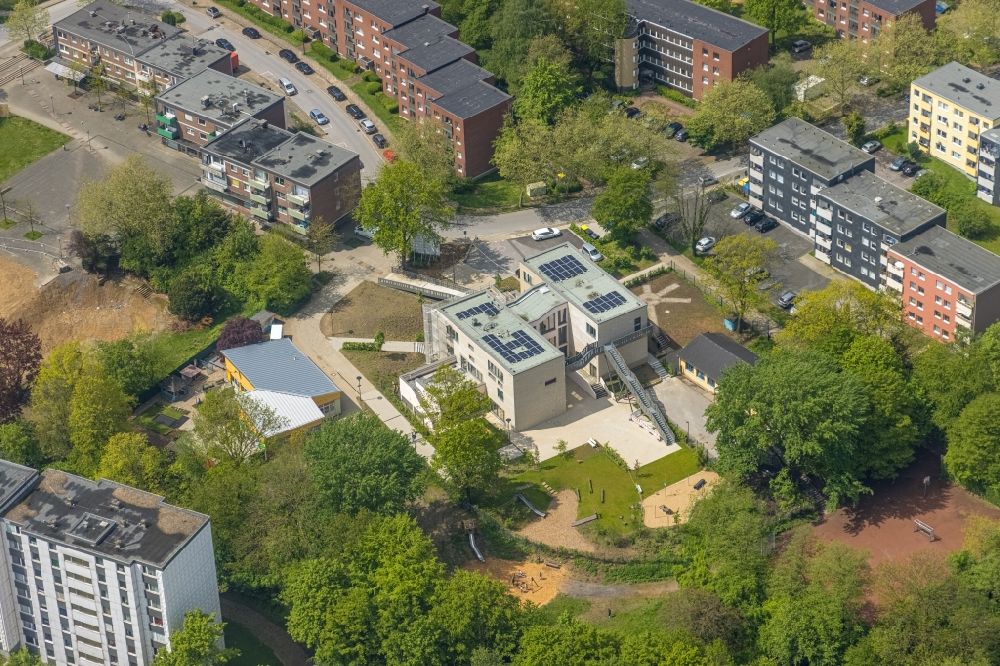 Luftaufnahme Heiligenhaus - Schulgebäude Grundschule Regenbogen im Ortsteil Unterilp in Heiligenhaus im Bundesland Nordrhein-Westfalen, Deutschland