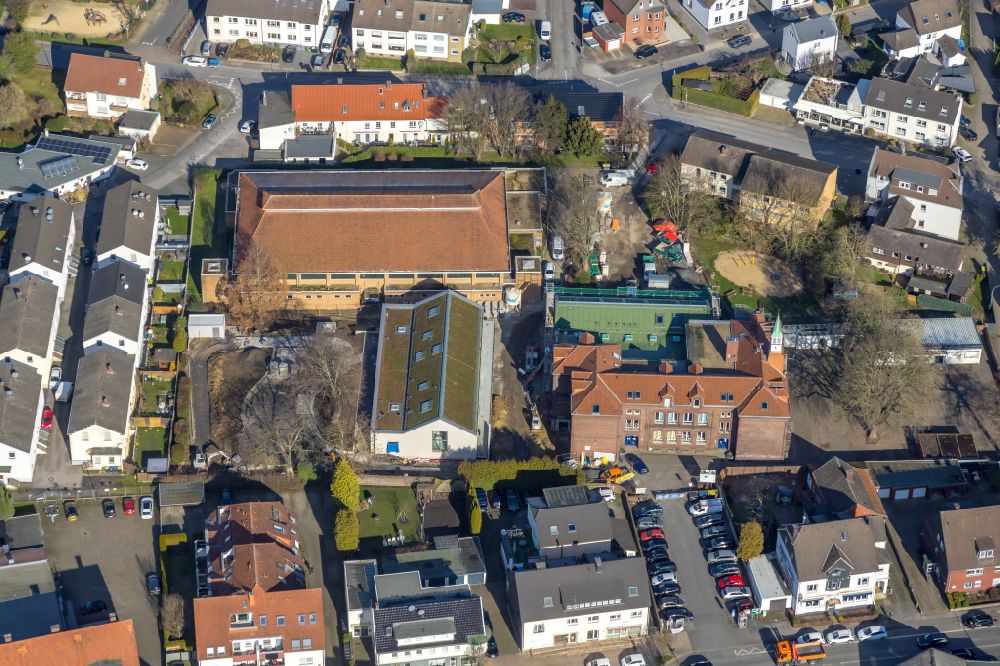 Massen aus der Vogelperspektive: Schulgebäude der Grundschule Schillerschule in Massen im Bundesland Nordrhein-Westfalen, Deutschland