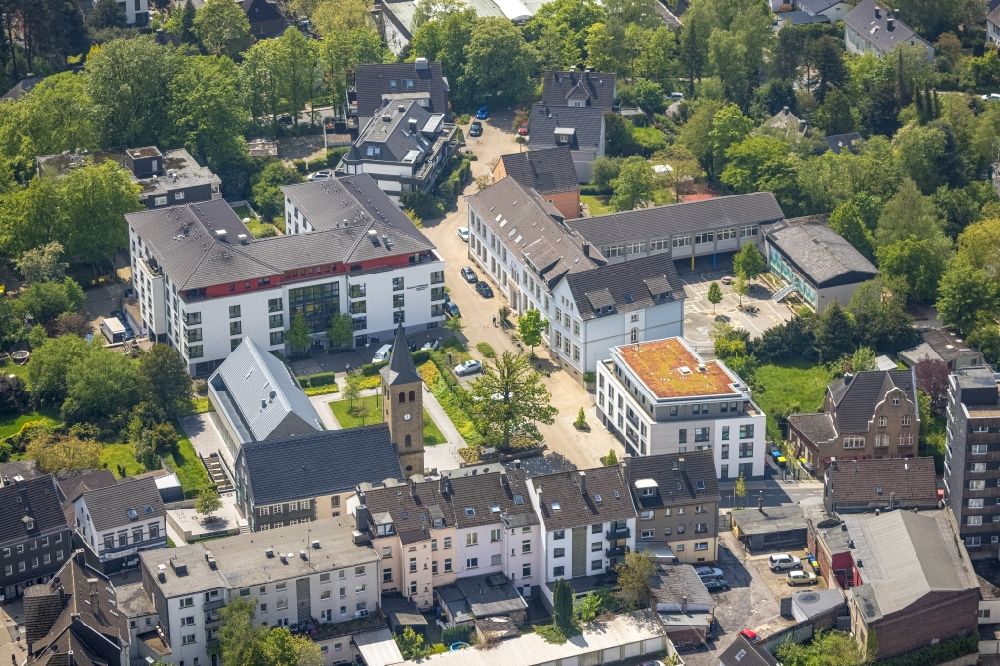 Heiligenhaus von oben - Schulgebäude Grundschule Schulstraße in Heiligenhaus im Bundesland Nordrhein-Westfalen, Deutschland