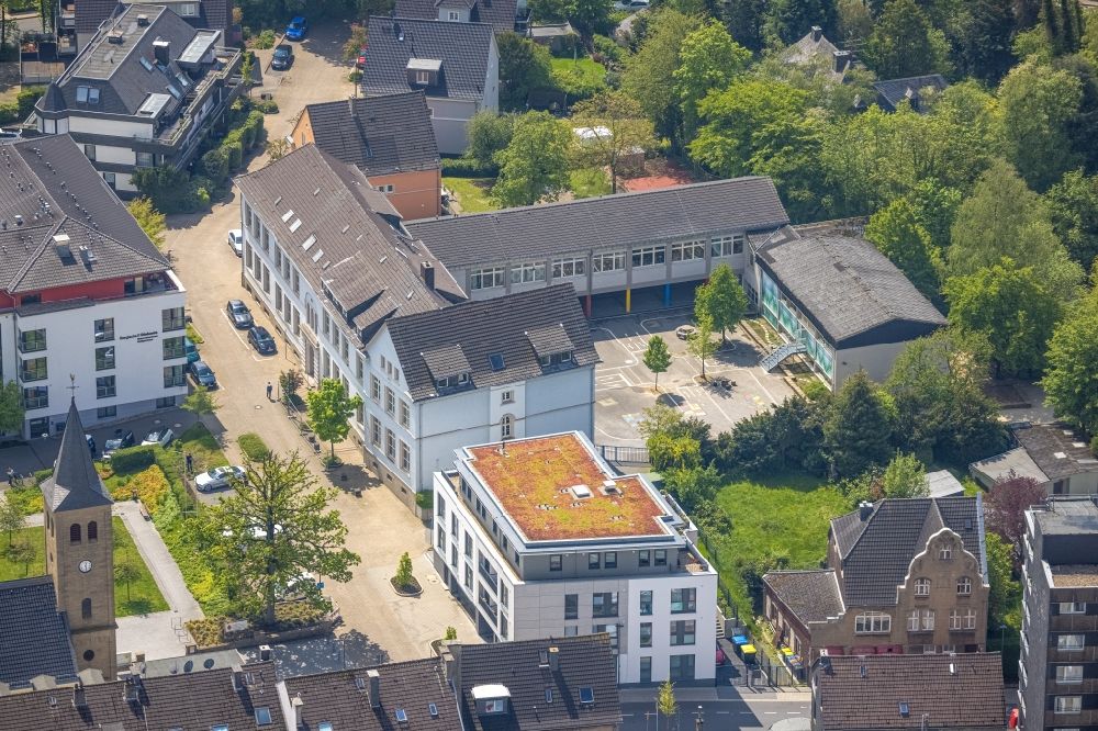 Heiligenhaus aus der Vogelperspektive: Schulgebäude Grundschule Schulstraße in Heiligenhaus im Bundesland Nordrhein-Westfalen, Deutschland